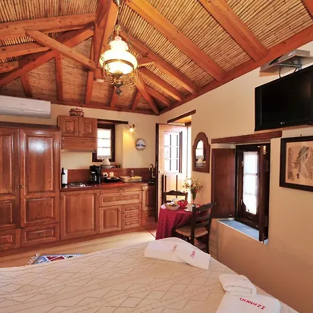 Izambo Guest Houses Гостевой дом