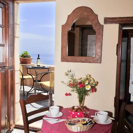 Izambo Guest Houses Гостевой дом Монемвазия