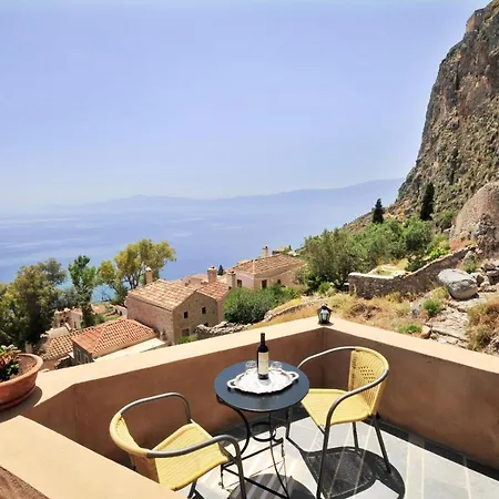 Izambo Guest Houses Гостевой дом Монемвазия