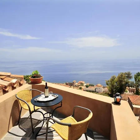 Izambo Guest Houses 3*