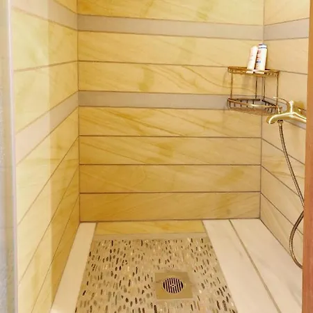 Izambo Guest Houses Гостевой дом 3*