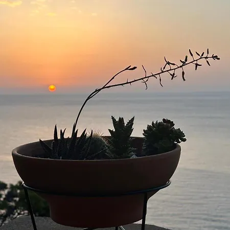 Izambo Guest Houses Гостевой дом Монемвазия