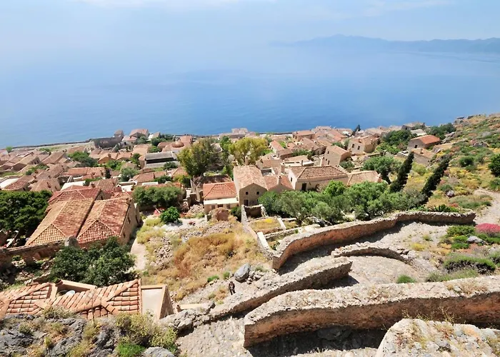 Izambo 3* Monemvasía