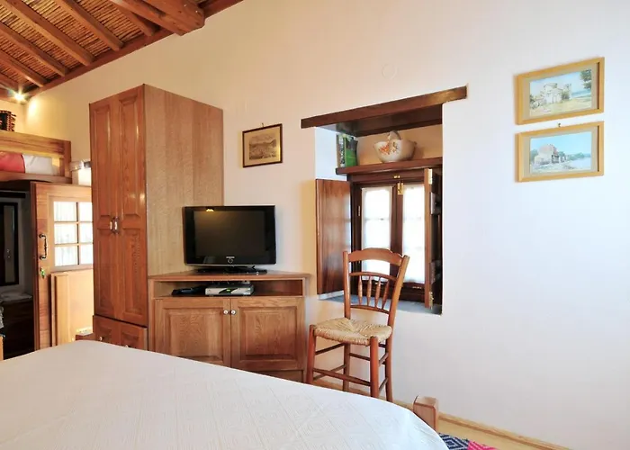 Izambo 3* Monemvasía