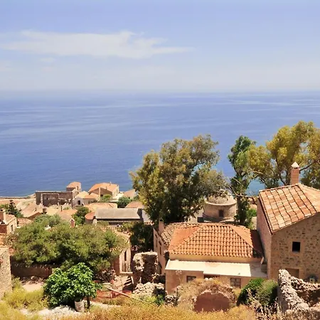 Izambo Guest Houses 3*