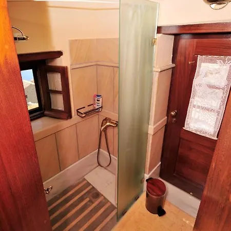 Izambo 3* Μονεμβασιά