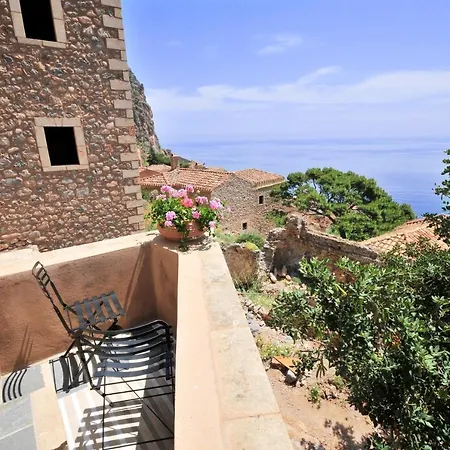 Izambo Guest Houses Гостевой дом Монемвазия