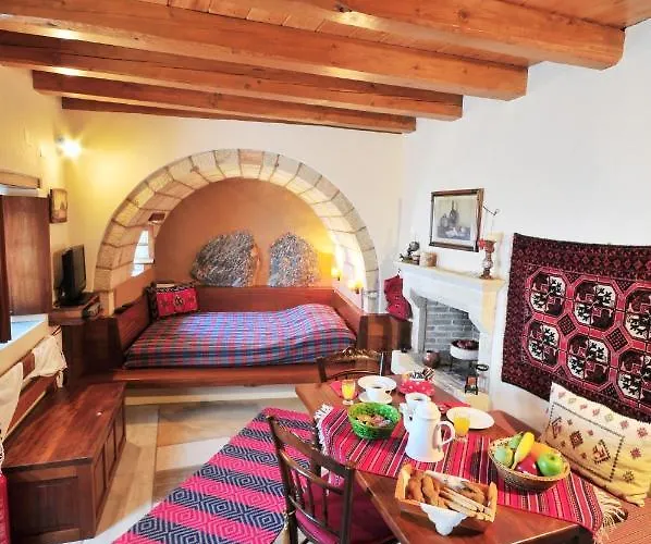 Izambo Guest Houses 3* Монемвазия