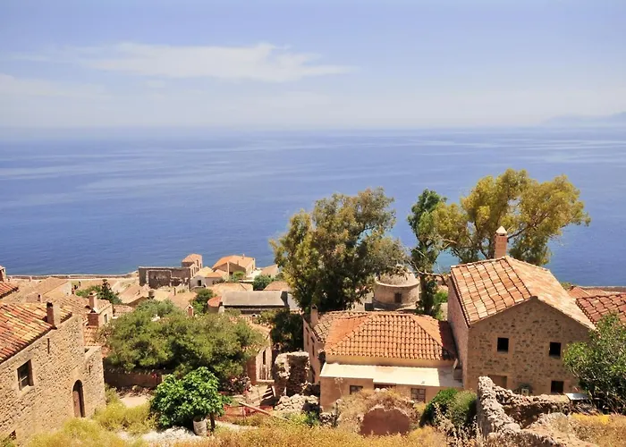 Izambo Guest Houses 3*