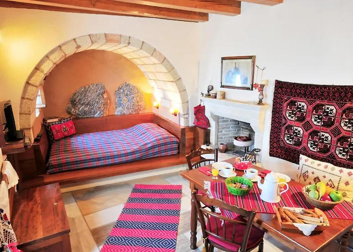 Izambo Guest Houses Монемвазия