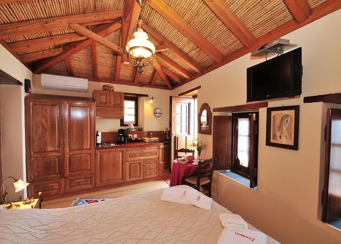 Izambo Guest Houses Гостевой дом