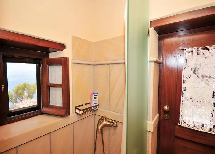 Izambo Guest Houses 3*