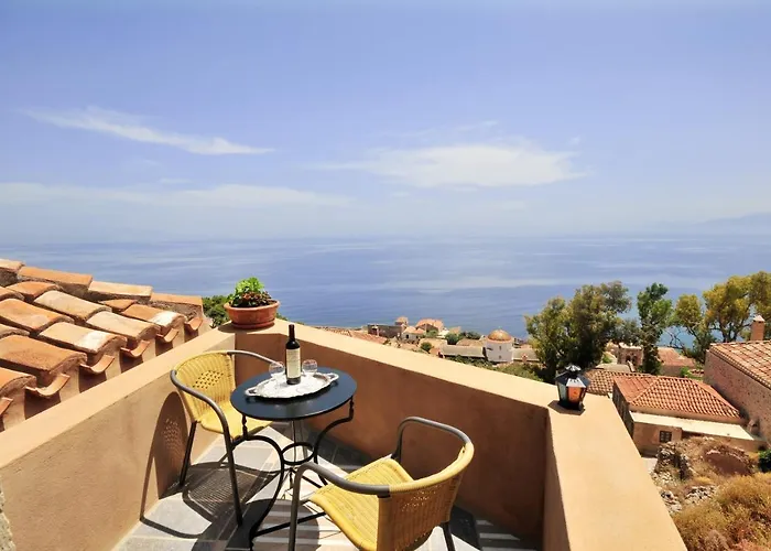 Izambo Guest Houses 3*