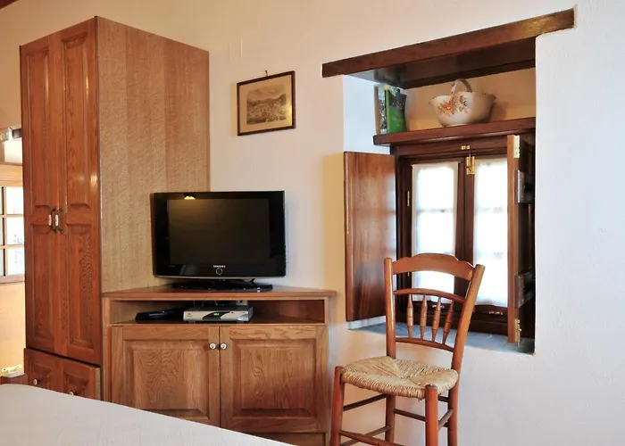 Izambo Guest Houses Гостевой дом 3*