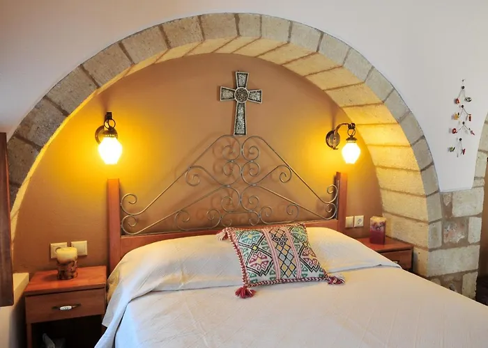 Izambo Guest Houses 3*