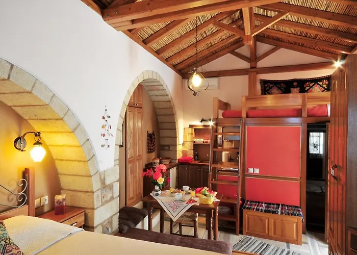 Izambo Guest Houses 3* Монемвазия