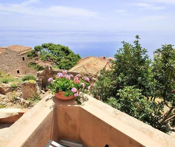 Izambo Guest Houses Гостевой дом