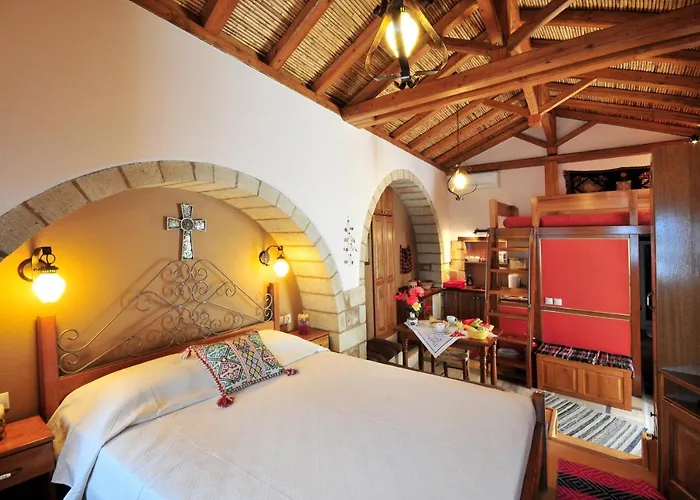 Izambo Guest Houses 3*