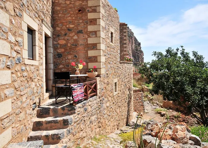 Izambo Guest Houses 3*