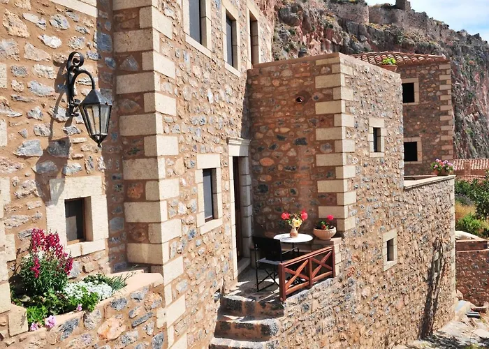 Izambo Guest Houses Гостевой дом 3*