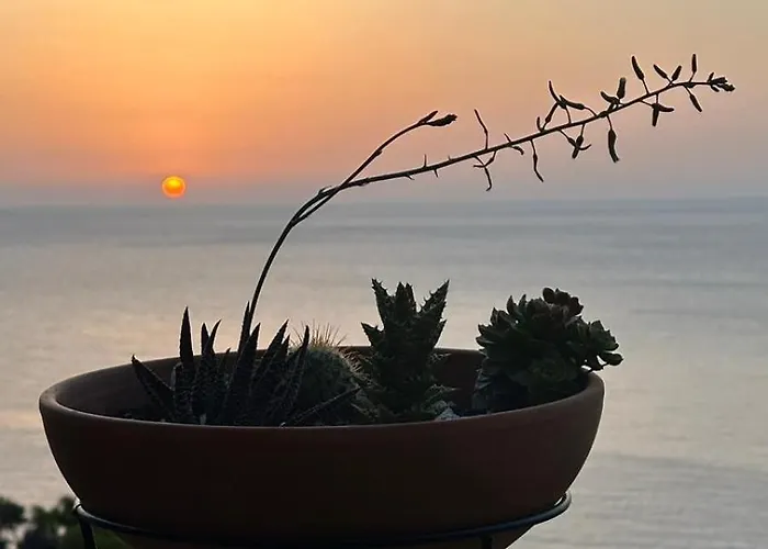 Izambo Guest Houses Гостевой дом Монемвазия